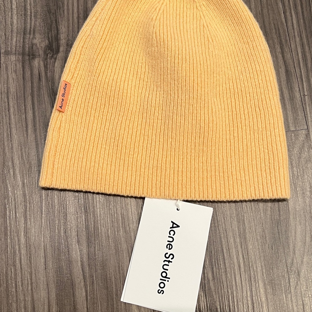 Agnes studios brand new beanie /vanilla yellow